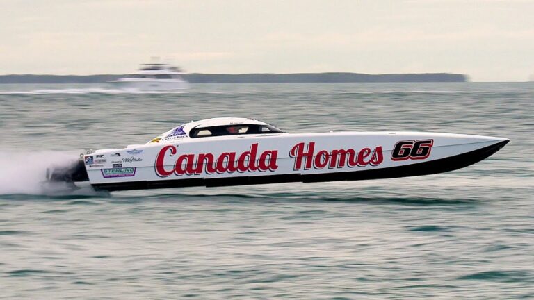 canada-homes-race-boat