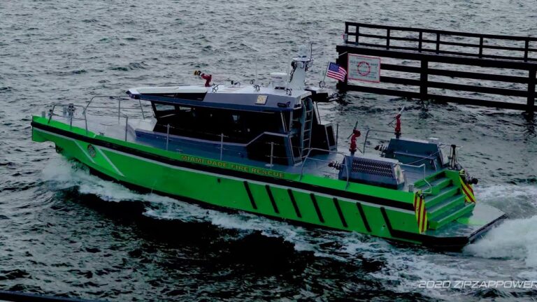 metal-shark-50-defiant-fire-boat