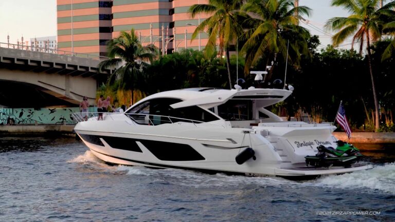 party-on-miami-river-yachts